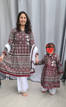Load image into Gallery viewer, mother and daughter dress shalwar kameez indian dress for girls mother and daughter indian dress
