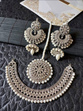 Load image into Gallery viewer, INDIAN JEWELRY, Indian Earrings, Pakistani Jewelry, Pakistani Bridal, Indian Jewellery, Wedding Earrings, Jhumka, Jhumki, Gold Jewelry
