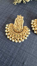 Load image into Gallery viewer, INDIAN JEWELRY, Indian Earrings, Pakistani Jewelry, Pakistani Bridal, Indian Jewellery, Wedding Earrings, Jhumka, Jhumki, Gold Jewelry
