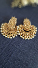 Load image into Gallery viewer, INDIAN JEWELRY, Indian Earrings, Pakistani Jewelry, Pakistani Bridal, Indian Jewellery, Wedding Earrings, Jhumka, Jhumki, Gold Jewelry
