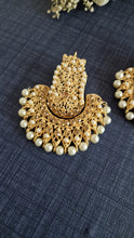 Load image into Gallery viewer, INDIAN JEWELRY, Indian Earrings, Pakistani Jewelry, Pakistani Bridal, Indian Jewellery, Wedding Earrings, Jhumka, Jhumki, Gold Jewelry
