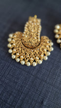 Load image into Gallery viewer, INDIAN JEWELRY, Indian Earrings, Pakistani Jewelry, Pakistani Bridal, Indian Jewellery, Wedding Earrings, Jhumka, Jhumki, Gold Jewelry
