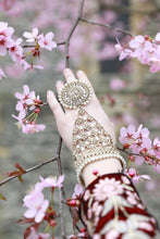 Load image into Gallery viewer, indian jewellery bracelet indian bangles indian jewelry vintage bracelet indian bridal jewellery wedding jewellery wedding ring

